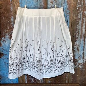 Element Black & White Floral Cut Out A-
NWT
line Skirt Size XL